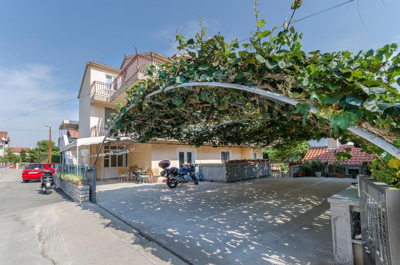 Apartments Mira I Vodice Exteriör bild