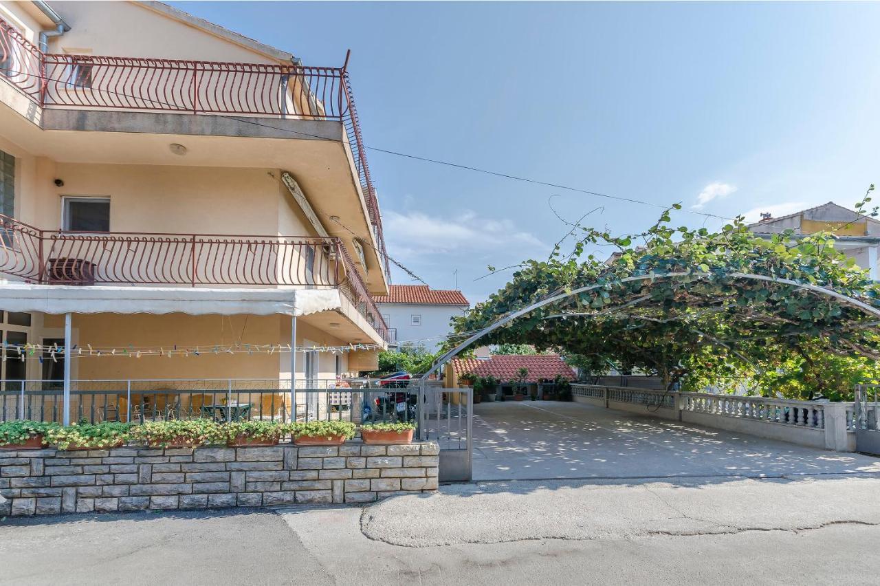 Apartments Mira I Vodice Exteriör bild